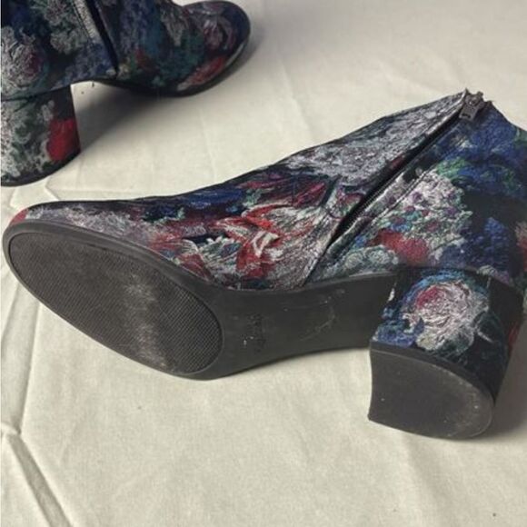 Zigi Soho 8.5 Floral Ankle Boots - Picture 3 of 4